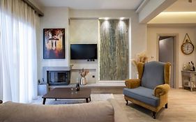 Maison De Luxx A10, Cozy Apartment With Garden In Larissa